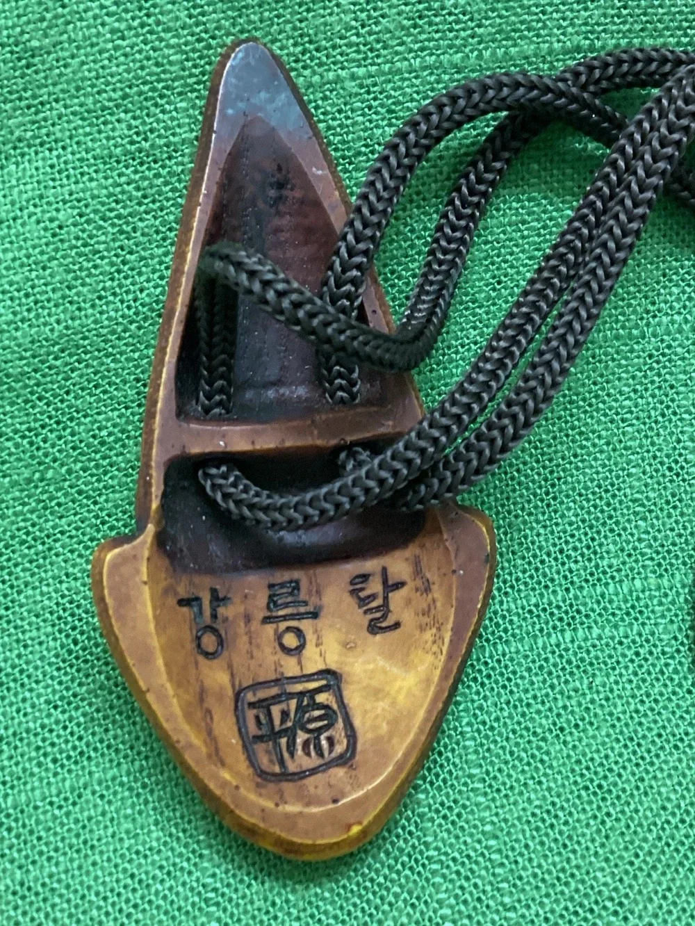 Hahoetal vintage South Korean bolo tie  Mid-century modern Pacific rim boho
